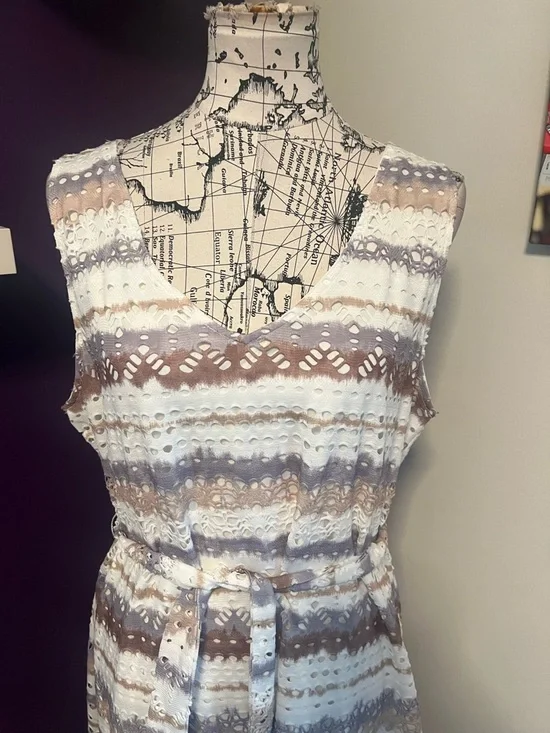 Cloth and Portrait Sleeveless Dress - Picture 2 of 8